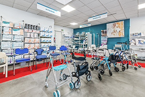 Bastide le Confort Médical Saint-Lô intérieur magasin dispositif médical déambulateurs